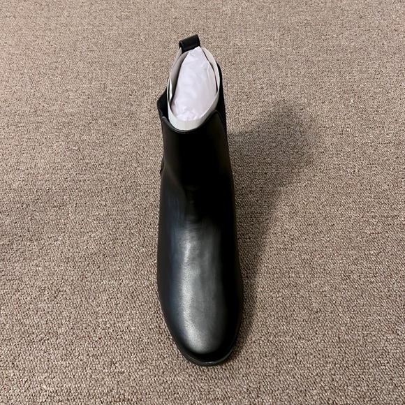 Zenovia Booties- Caviar/Pearl, 6.5 - Picture 3 of 4